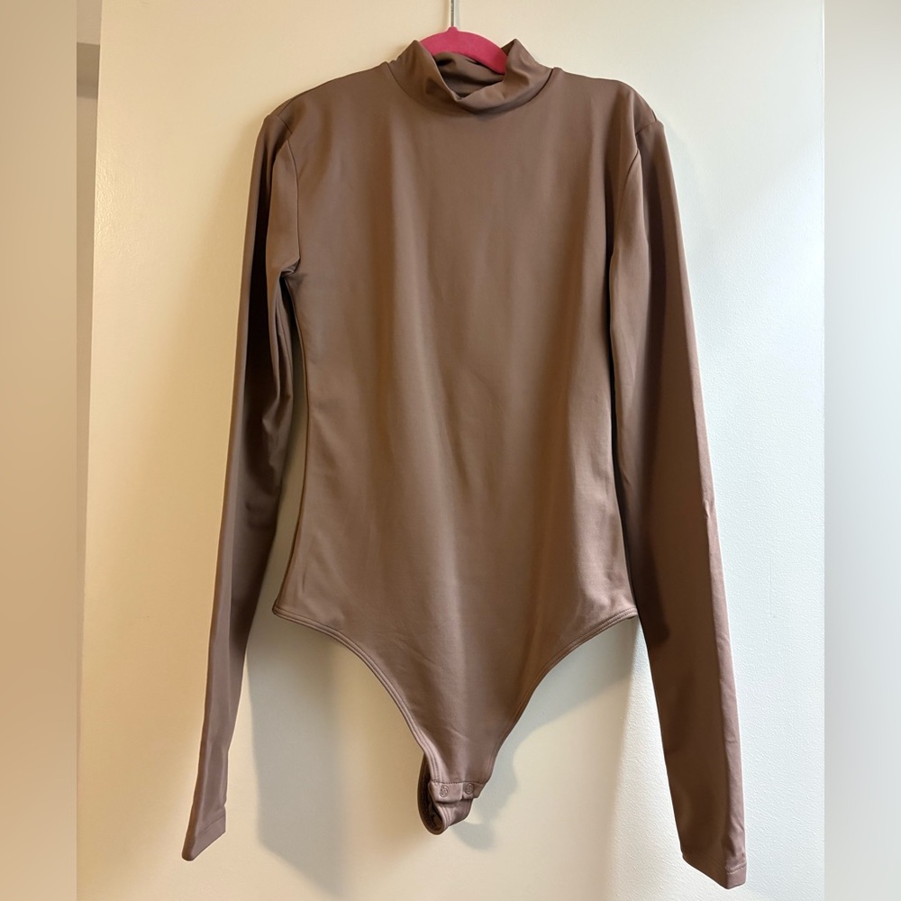 Aritzia Brown Long Sleeve Bodysuit
